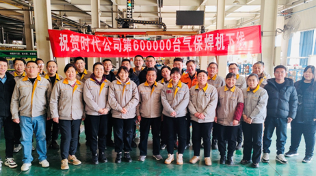 風(fēng)雨中馳而不息，奮斗中砥礪前行